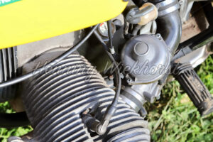 Vergaser und Zylinder von einem Motorrad - ImageShop