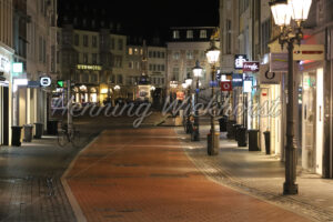 Verlassene Sternstrasse des Nachts in Bonn - ImageShop