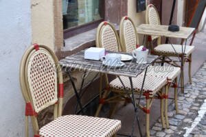 Verlassener Kaffee-Tisch - ImageShop