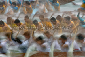 Verschwommene Bewegung bei einem Drachenbootrennen - ImageShop