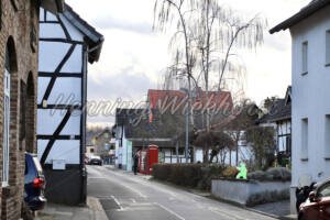 Villiprott (14) – Blick auf den Dorfplatz - ImageShop Online