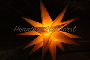 Warm leuchtender Weihnachtsstern - ImageShop