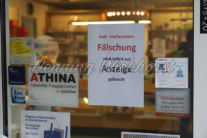 Warnung gegen falschen Impfausweis - ImageShop