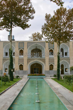 Wasserbecken im Garten vom Abasi Hotel - ImageShop