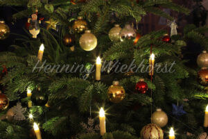 Weihnachtsschmuck am Baum - ImageShop