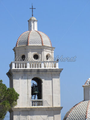 Weißer Kirchturm - ImageShop