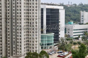 Wohnviertel mit Krankenhaus in Hong Kong - ImageShop Online