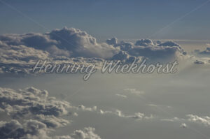 Wolkenlandschaft von oben - ImageShop