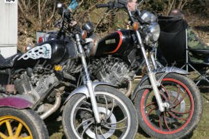 Zwei geparkte Yamaha XV - ImageShop Online